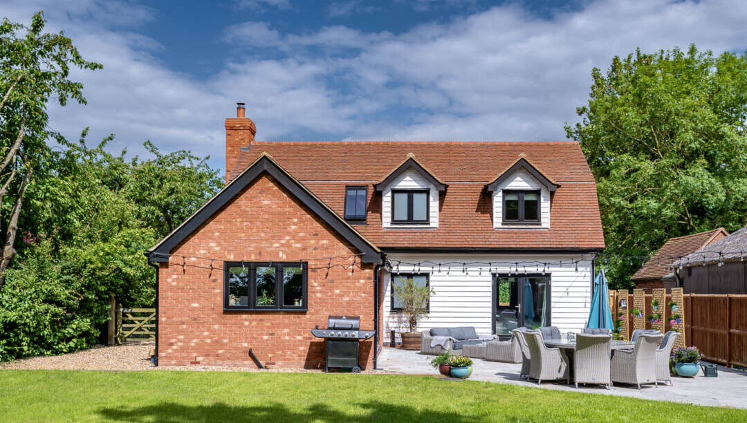 Oak frame cottage - Barn style oak framed home Oak frame cottage - Barn style oak framed home